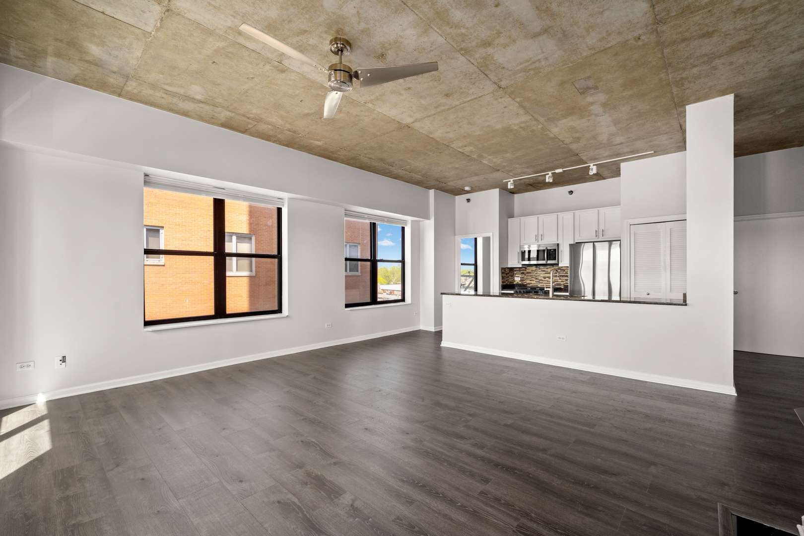 Chicago, IL 60640,1122 W CATALPA AVE #418