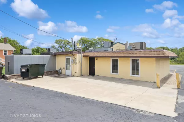 Aurora, IL 60506,835 S River ST