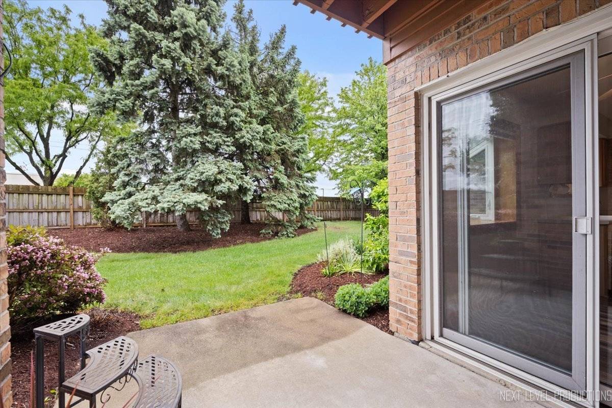 Naperville, IL 60563,963 West CT #E