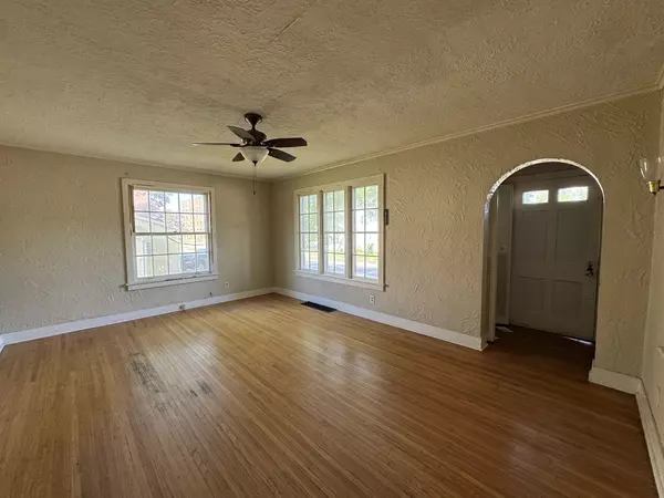 Canton, IL 61520,30 E Maple ST