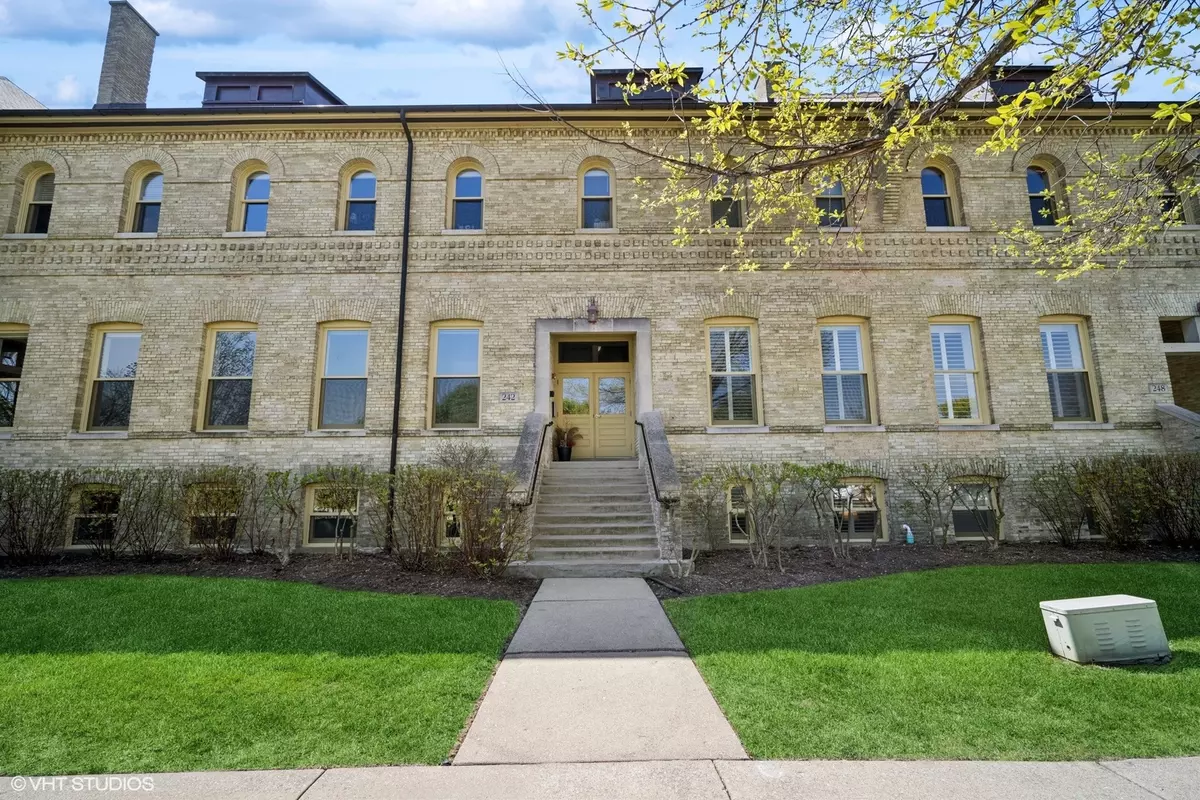 Highland Park, IL 60035,242 Leonard Wood South RD S #211