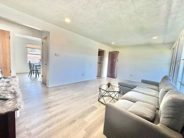 Niles, IL 60714,8344 N Milwaukee AVE