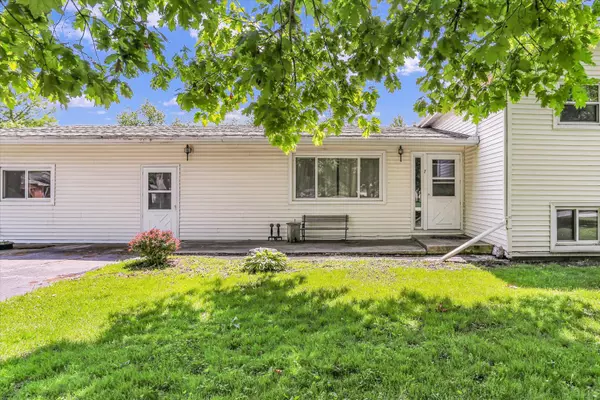 Villa Grove, IL 61956,7 Birch LN