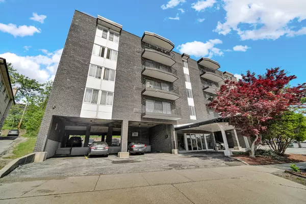 11116 S Longwood DR #202, Chicago, IL 60643