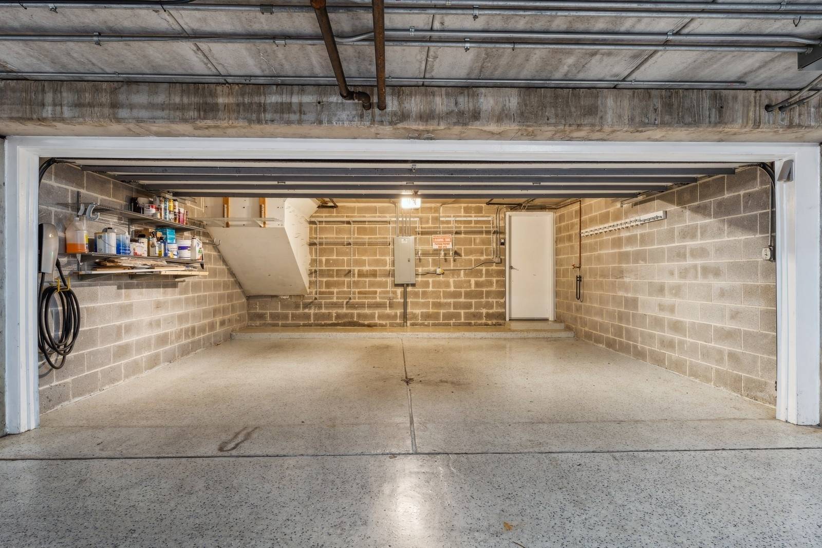 Chicago, IL 60657,2910 N Commonwealth AVE #3