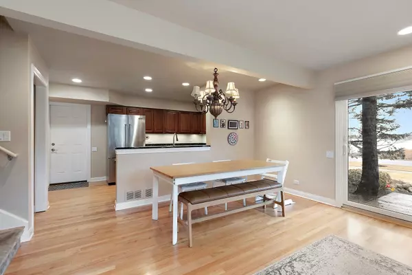 Barrington, IL 60010,886 Bristol DR