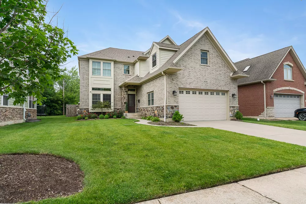Northbrook, IL 60062,2028 Maple AVE
