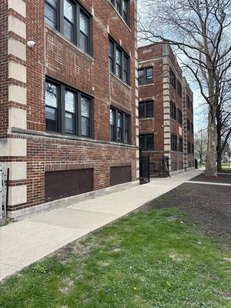 Chicago, IL 60637,70 E 68th ST #2