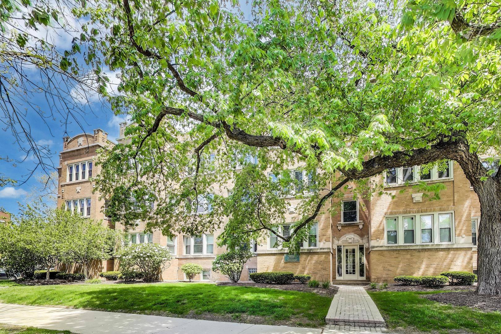 Chicago, IL 60613,4051 N Southport AVE #1