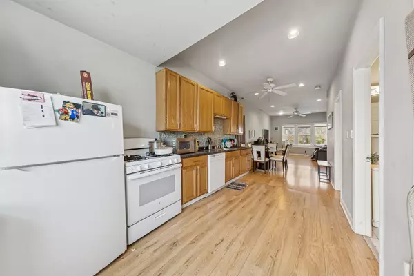 Chicago, IL 60614,2443 N MARSHFIELD AVE