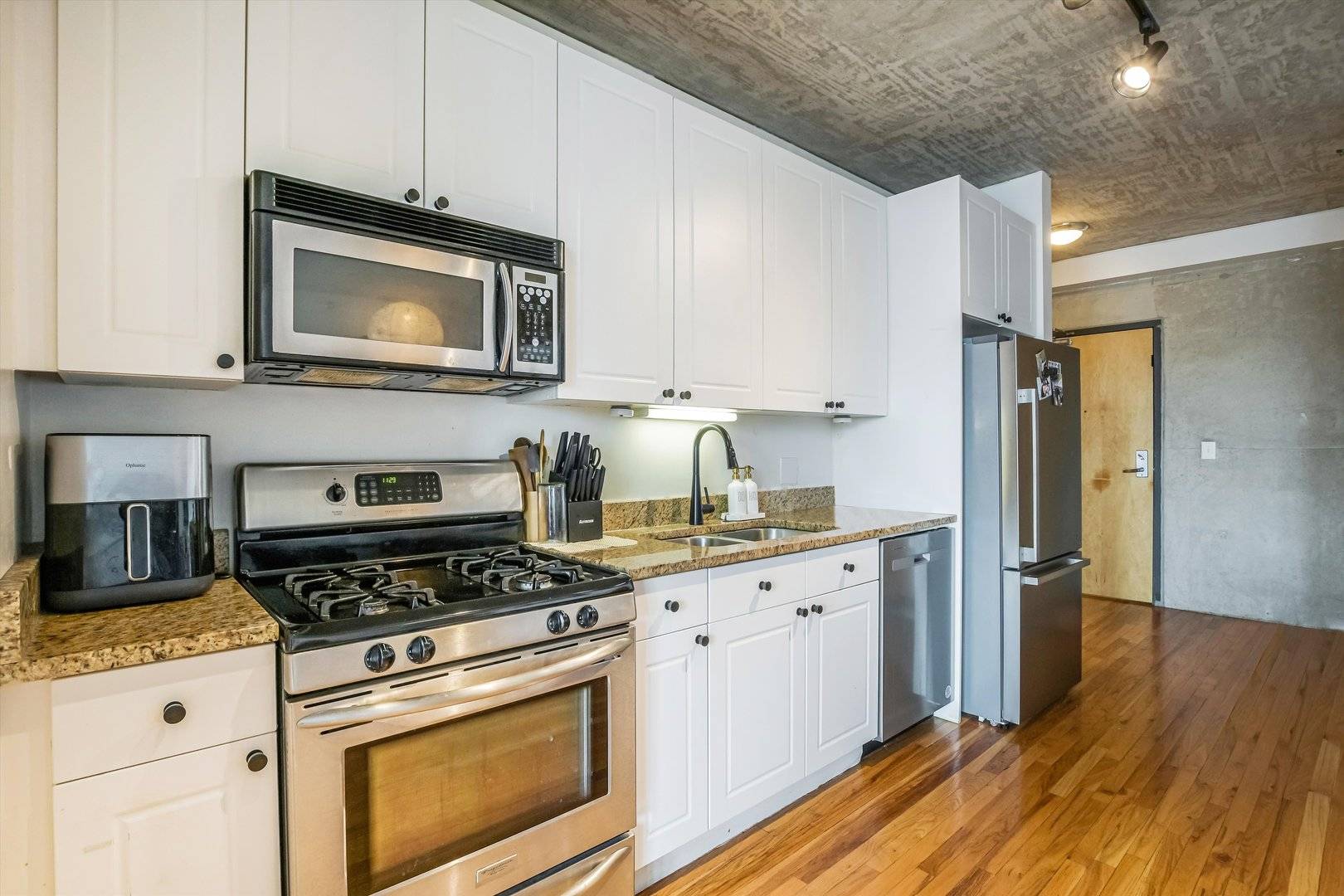 Chicago, IL 60616,1845 S MICHIGAN AVE #803