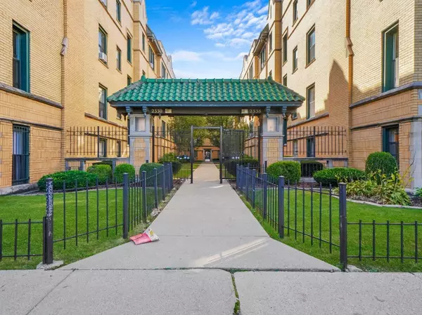 2332.5 N Spaulding AVE #1A, Chicago, IL 60647