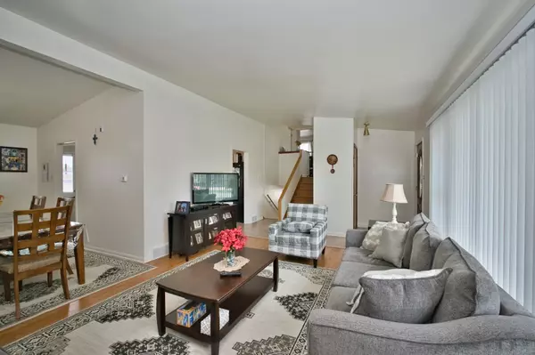 Morton Grove, IL 60053,7906 Churchill ST