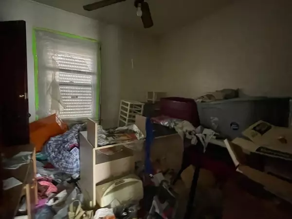 Chicago, IL 60628,9958 S La Salle ST