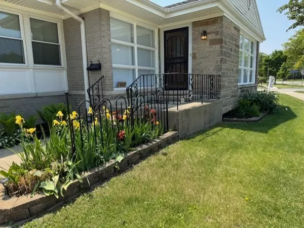 1841 Hawthorne AVE, Westchester, IL 60154