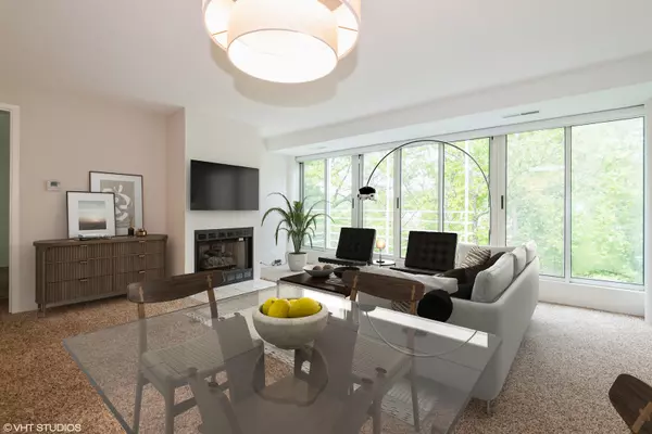 Evanston, IL 60201,2525 Wellington CT #307