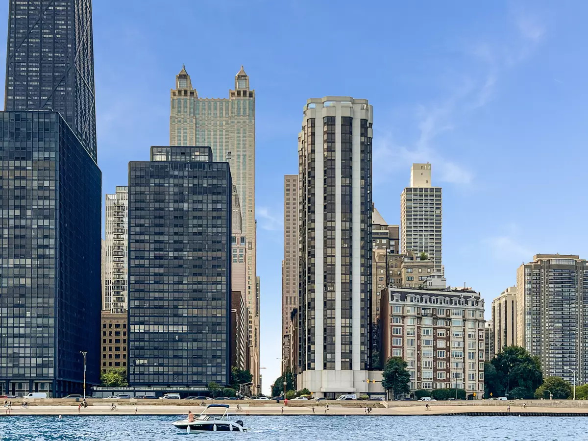 Chicago, IL 60611,990 N Lake Shore DR #25A
