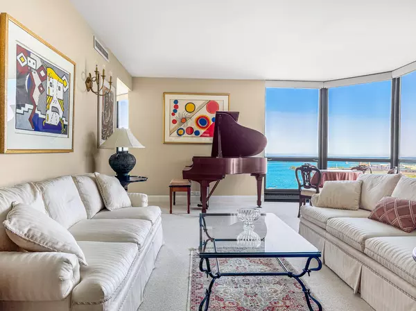 Chicago, IL 60611,990 N Lake Shore DR #25A