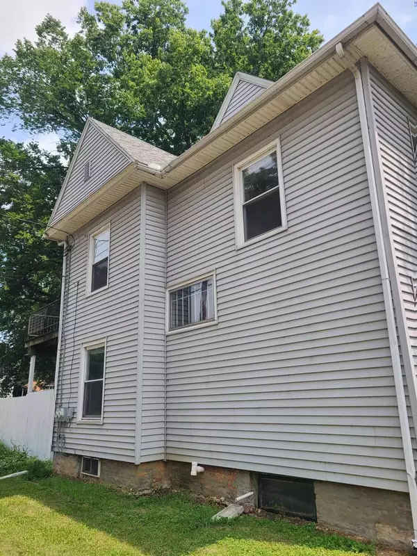 Sterling, IL 61081,212 11th AVE