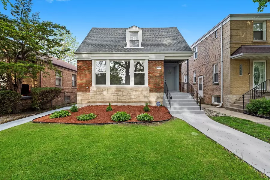 8219 S Sawyer AVE, Chicago, IL 60652