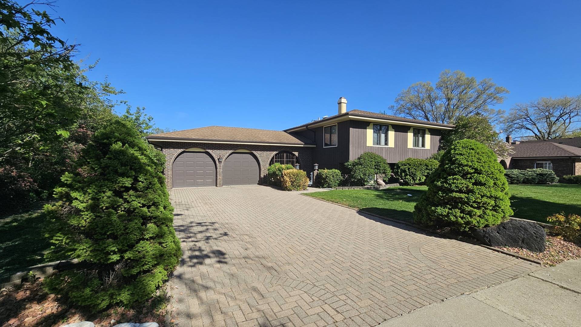 3301 Venard RD, Downers Grove, IL 60515