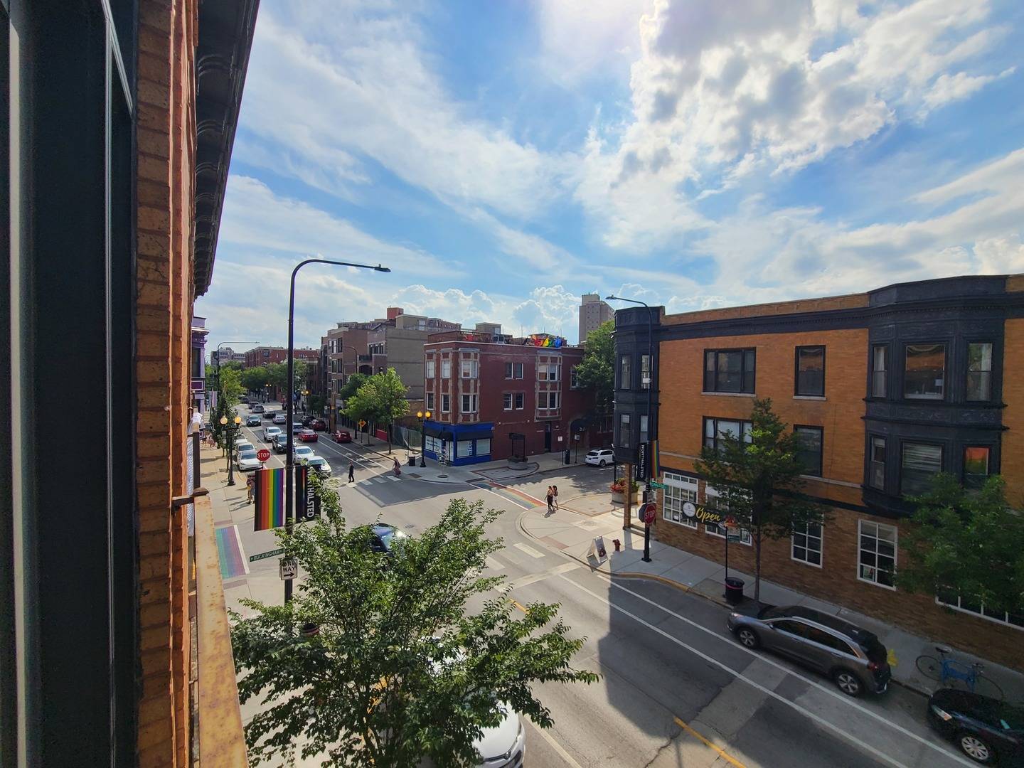 Chicago, IL 60657,3339 N Halsted ST #2