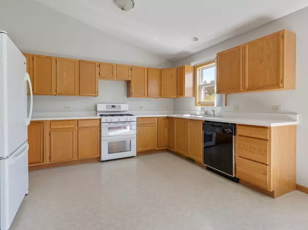 Woodstock, IL 60098,421 Meadow AVE