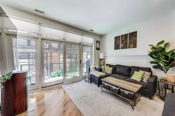 Chicago, IL 60647,2251 W Saint Paul AVE #2D