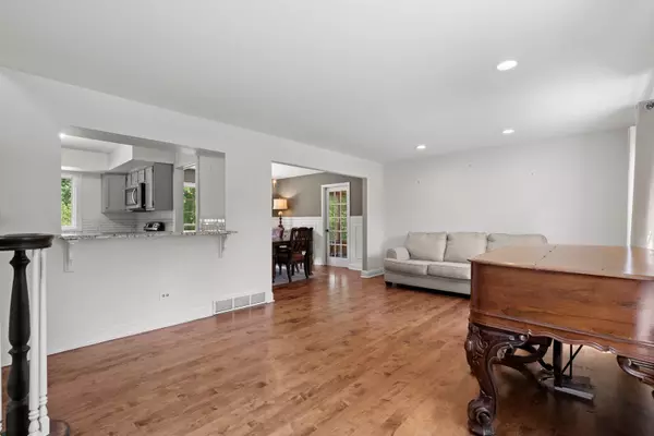 Crystal Lake, IL 60012,4616 Tamarack CT