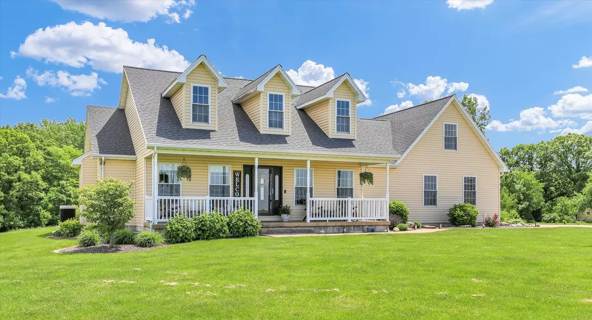 Tuscola, IL 61953,1228 N County Road 530 E RD