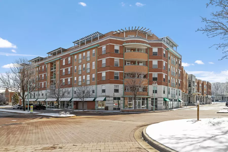 400 Village CIR #207, Willow Springs, IL 60480