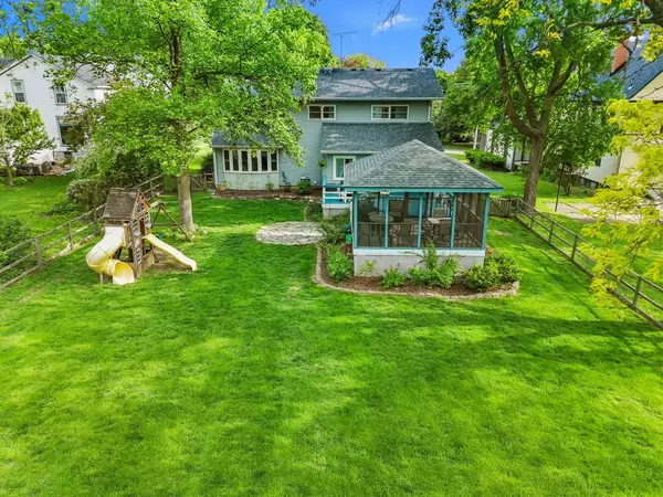 Woodstock, IL 60098,525 W Jackson ST