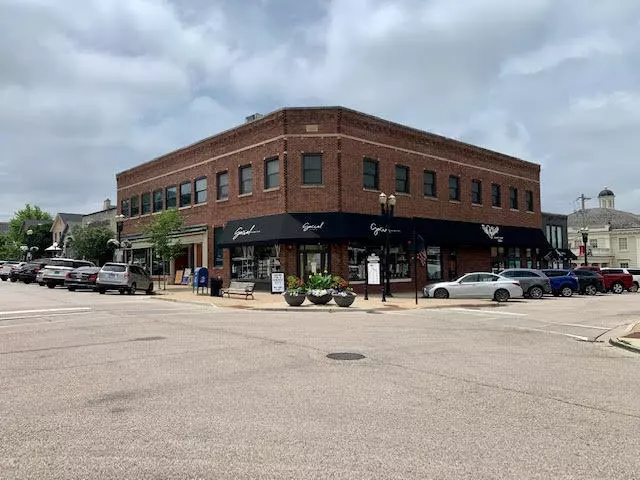 Barrington, IL 60010,202 S cook ST #210