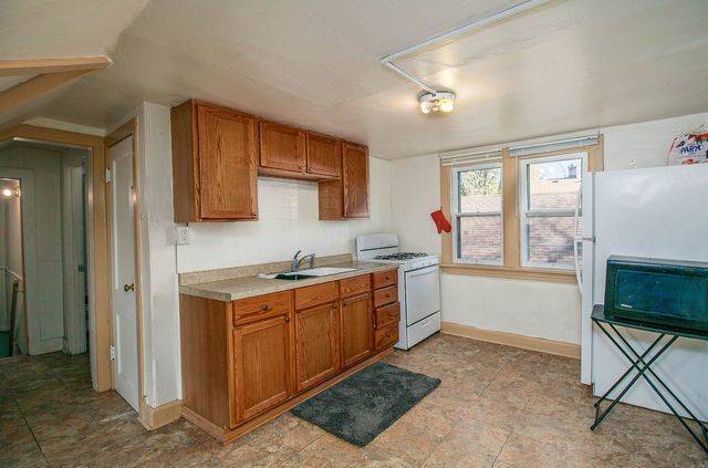 Lansing, IL 60438,2460 Indiana AVE #3