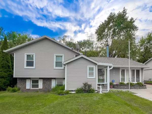 Roselle, IL 60172,704 Springfield DR
