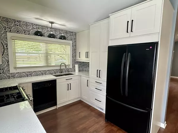 Alsip, IL 60803,13005 S Blossom DR