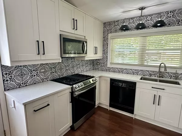 Alsip, IL 60803,13005 S Blossom DR