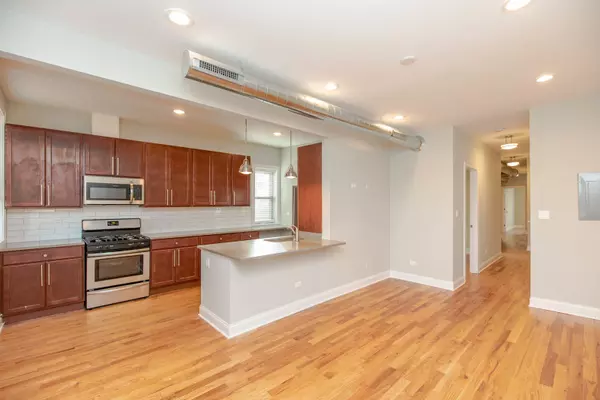Chicago, IL 60615,4909 S Champlain AVE #3