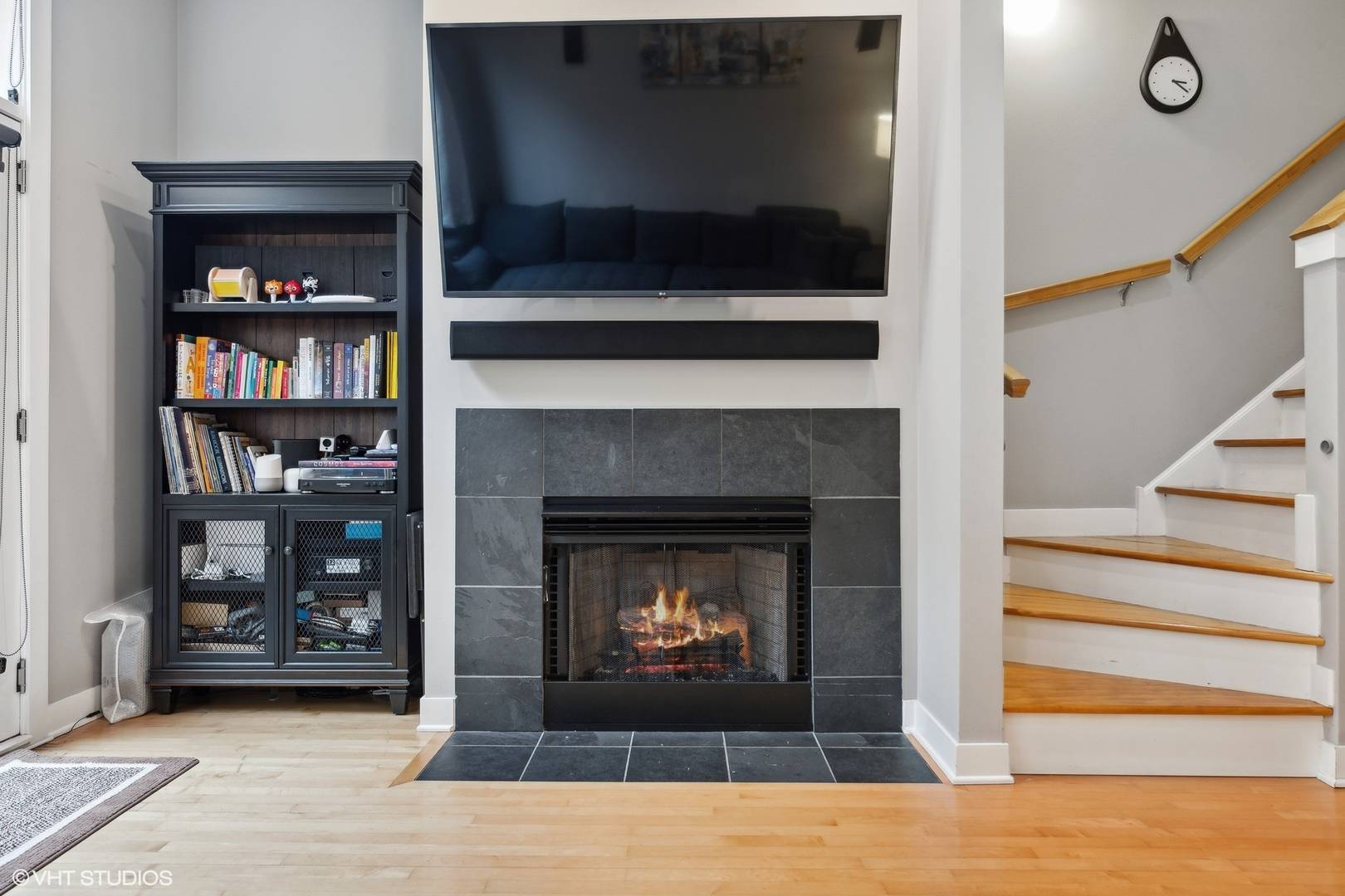 Chicago, IL 60618,2256 W WOLFRAM ST