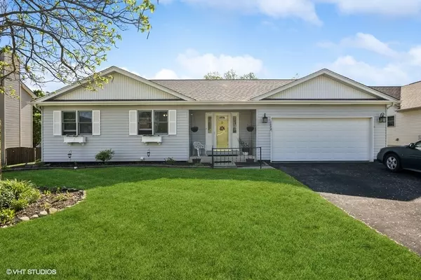 1642 Wheeler ST, Woodstock, IL 60098