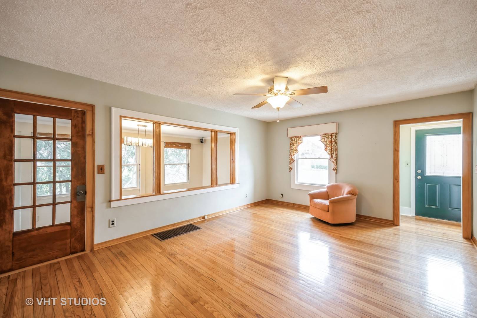 Crystal Lake, IL 60014,376 DOUGLAS AVE
