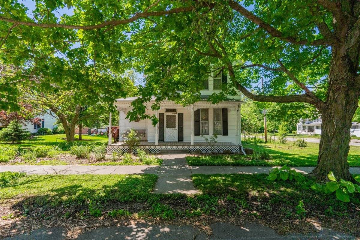 208 N Cedar ST, Lexington, IL 61753