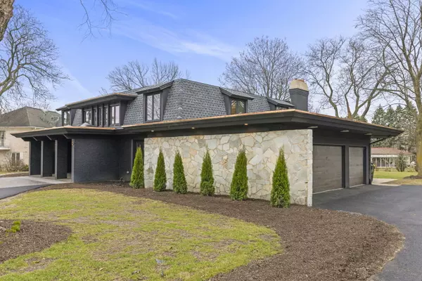 Oak Brook, IL 60523,6 Charleton PL