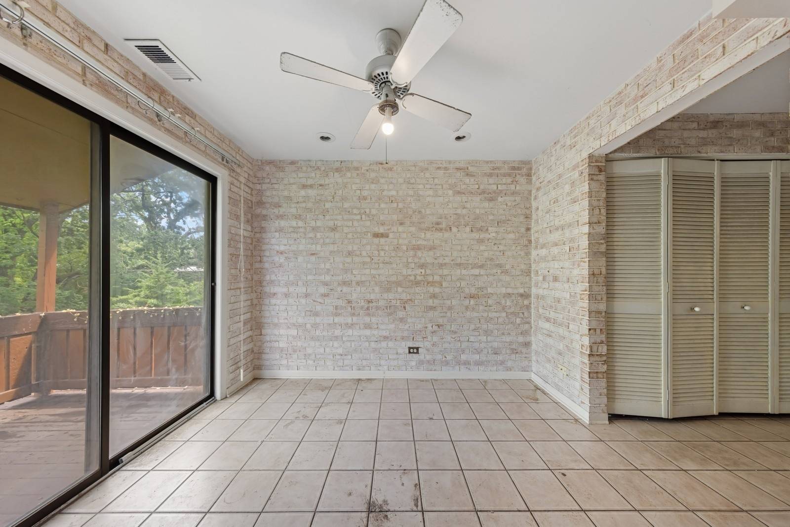Oakbrook Terrace, IL 60181,1S055 SPRING RD #2B