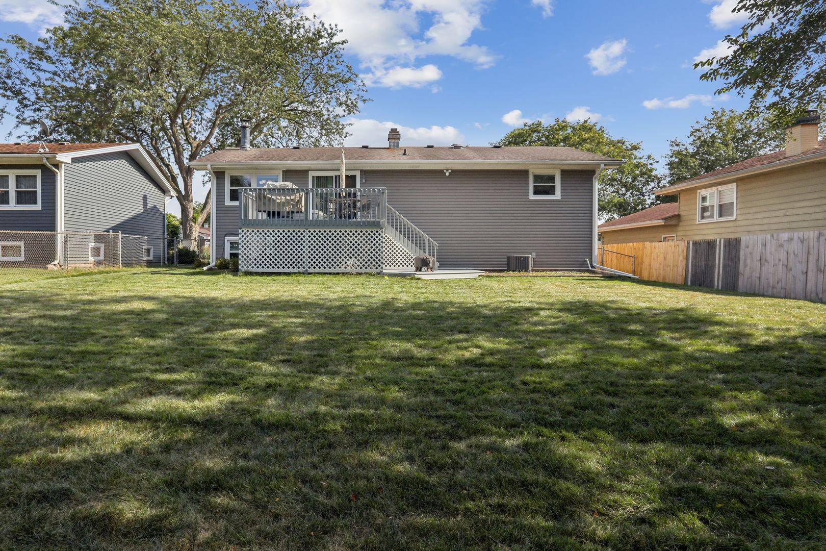 Elgin, IL 60120,874 Arthur DR