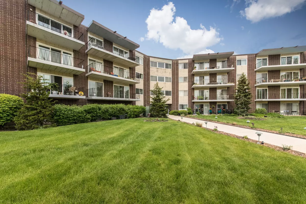 Downers Grove, IL 60515,5540 Walnut AVE #23C