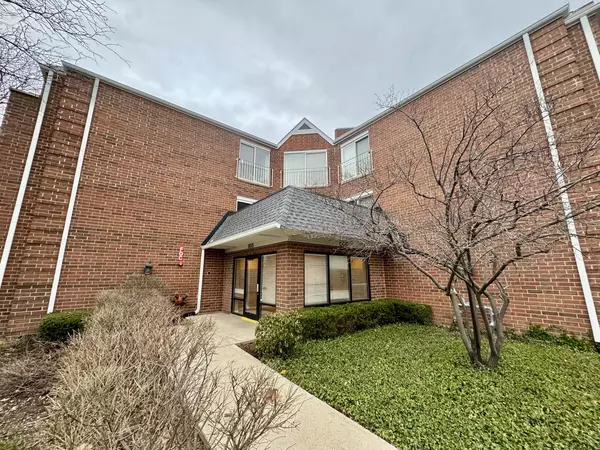805 Leicester RD #103, Elk Grove Village, IL 60007