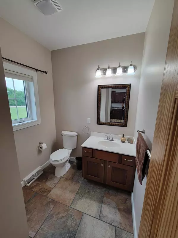 East Dubuque, IL 61025,7648 N Indian Ridge RD