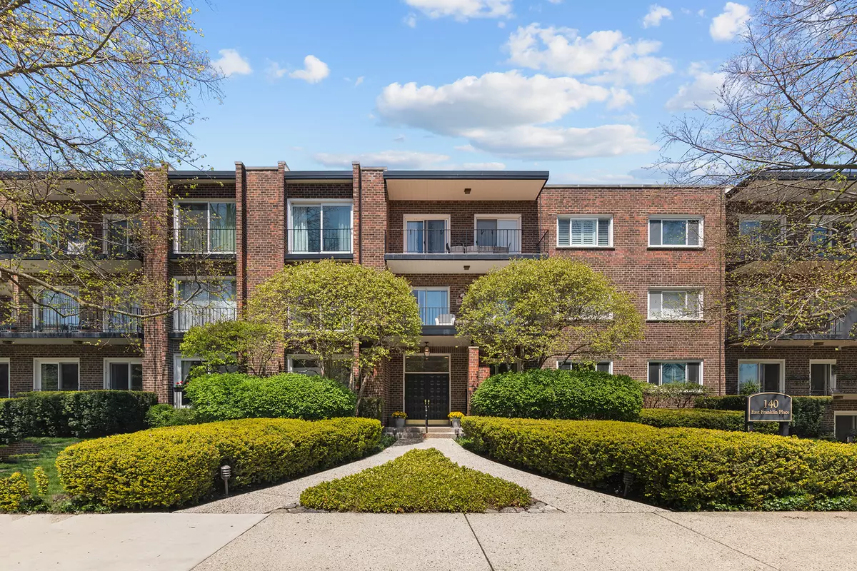 Lake Forest, IL 60045,140 Franklin PL #106
