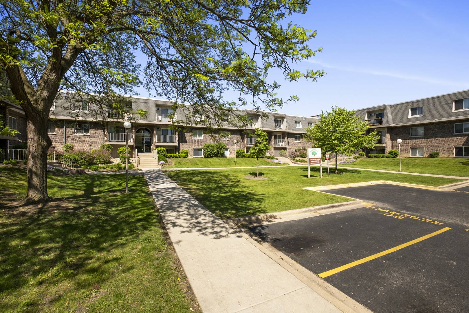 838 Jonathan CT #305, Prospect Heights, IL 60070
